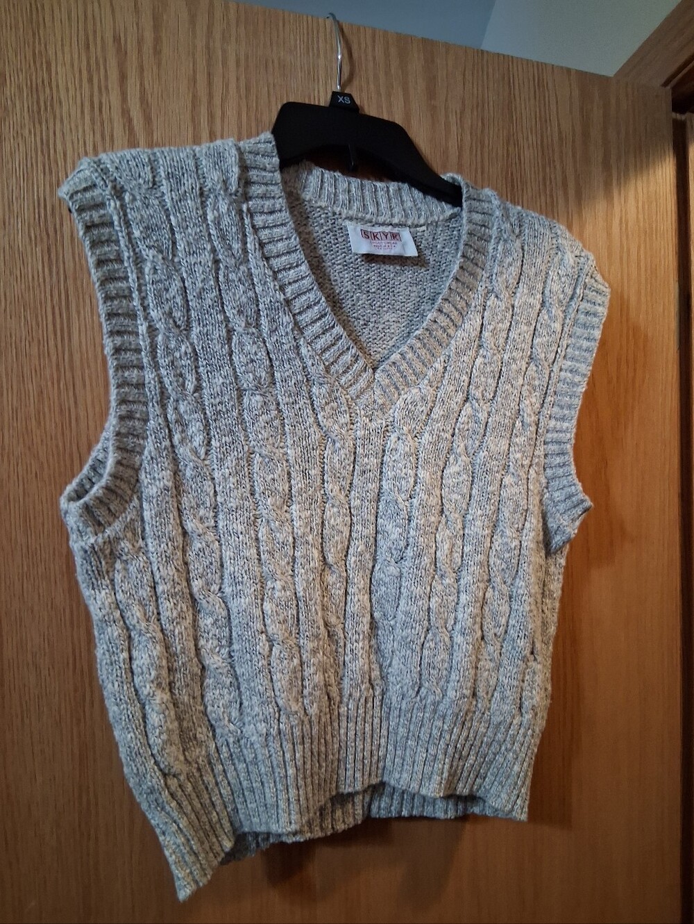 Classic men's cable knit V-neck sweater vest vintage Skyr Sportswear